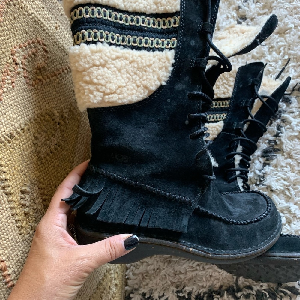 UGGS - Picture 10 of 10